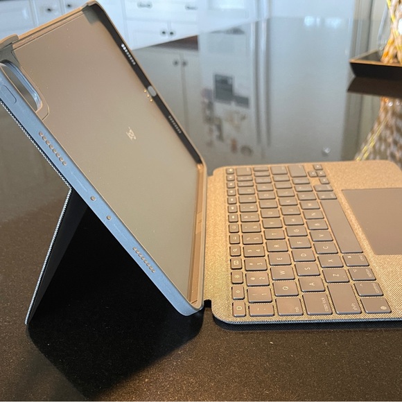 Logitech Gray Tablet Keyboard Case - Picture 3 of 6